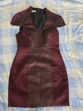 Tibi Elegant Wine-Red Textured V-Neck Sheath Dress